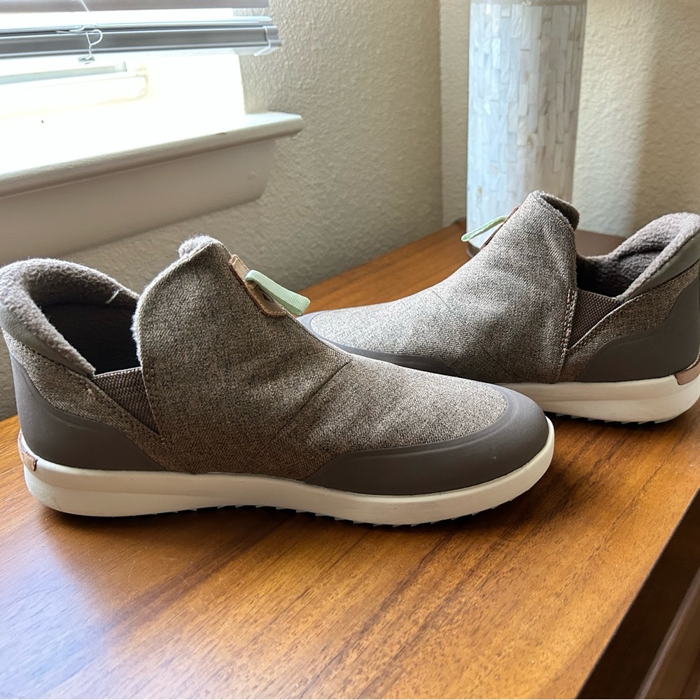 Olu Kai- Lipoa.  Size 9 (tan/bone). Worn once. EUC. $50.